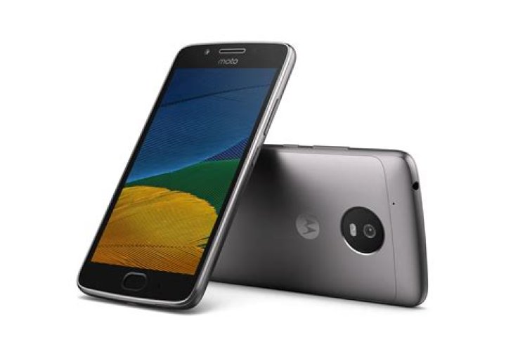 G5S Plus - Clean The Moto G5 Plus lying face-up on a table.