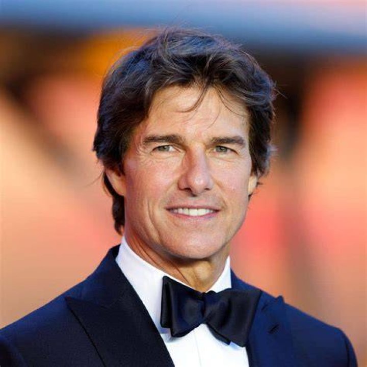 Tom Cruise's Middle Tooth &mdash; the Story Behind His Smile