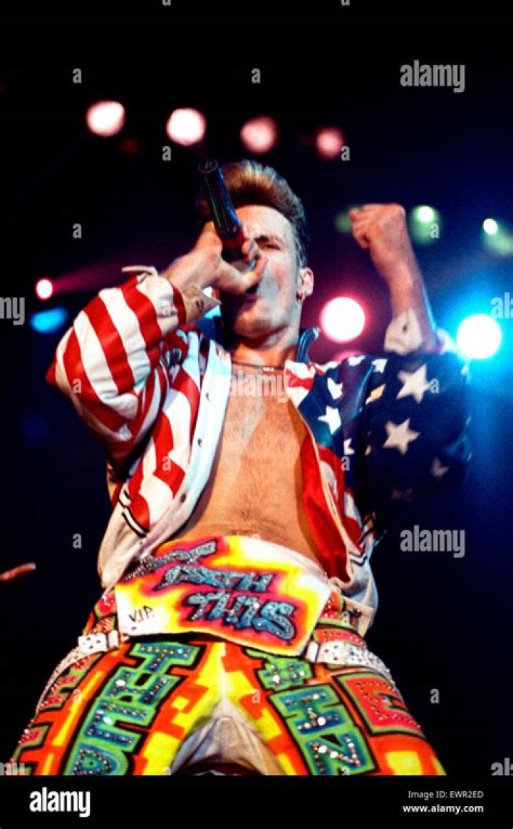 Vanilla Ice Performing