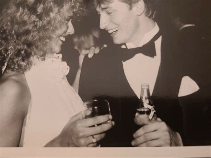 WAYNE GRETZKY VICKY MOSS GIRLFRIEND NHL HOCKEY TYPE 1 PHOTO RARE