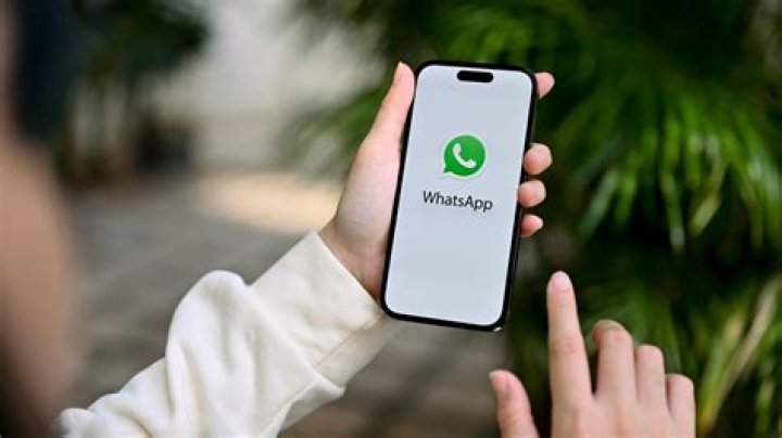 WhatsApp use in hand