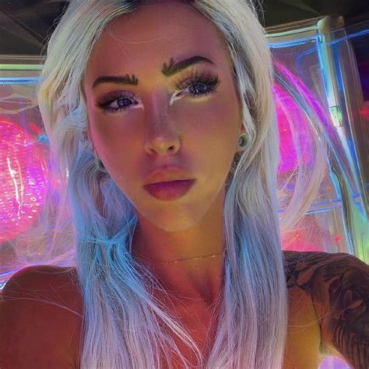 Who is Instagram Model Mati Marroni? Her Age, Bio, Wiki & More