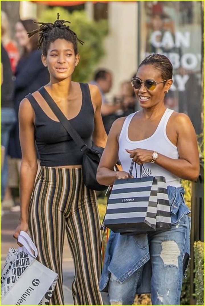 Willow Smith, Jada Pinkett Smith smiling