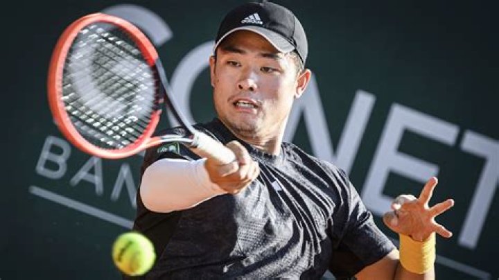 Wu Yibing in action