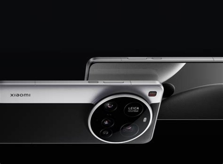 Xiaomi Mi 10T Pro laying on a table Xiaomi Mi 10T Pro laying on a table